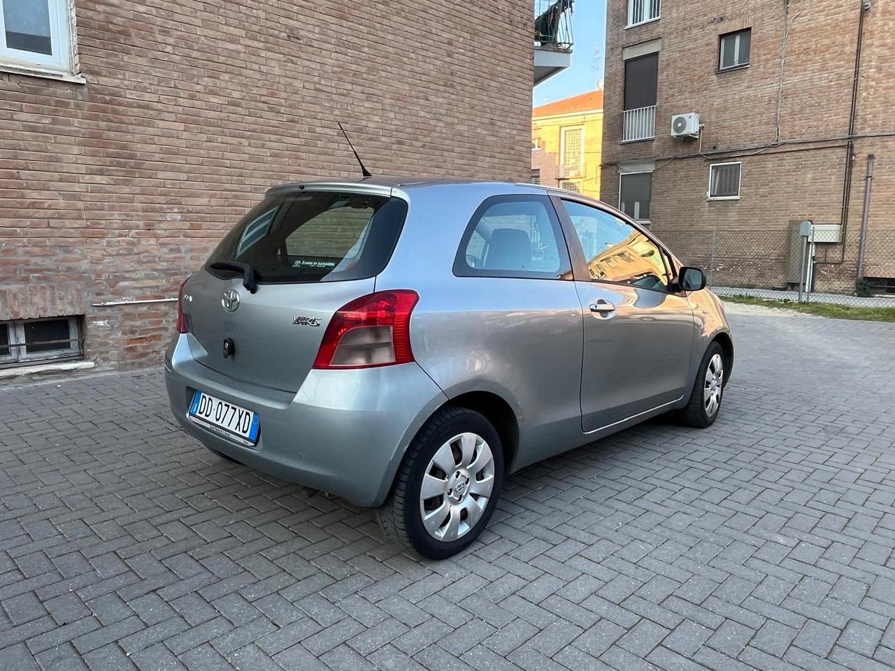 Toyota Yaris 1.0 3 porte