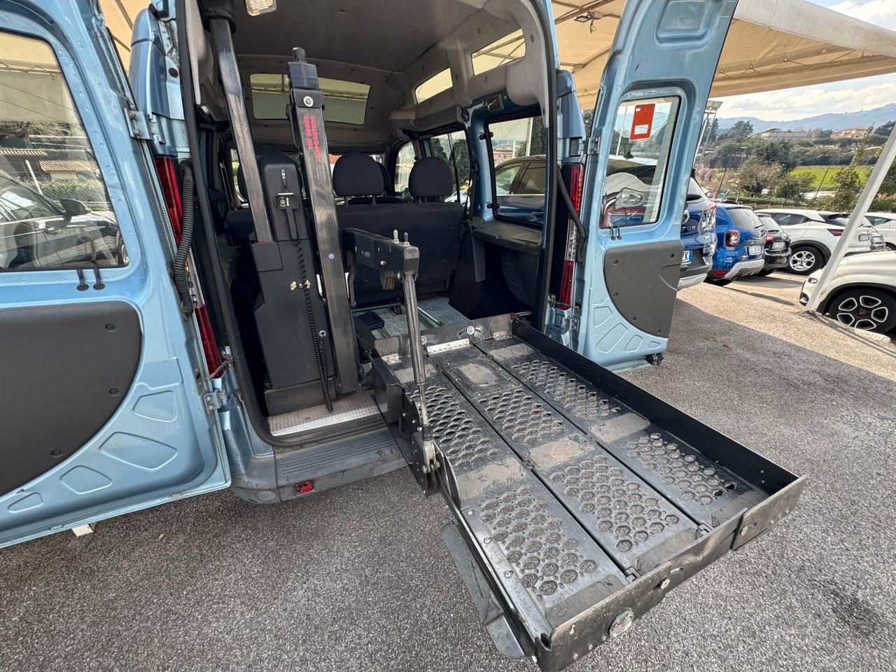 Fiat Doblò 1.9MJ 120CV trasporto disabili pedana idraulica