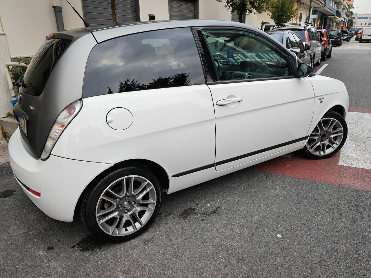 LANCIA YPSILON 1.3 MJT CV105 KW77 MOMODESIGN