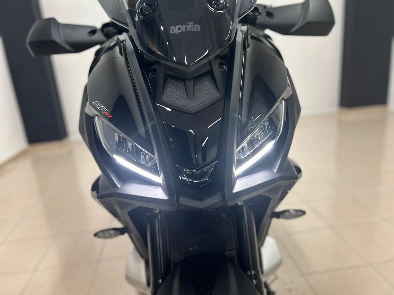 Aprilia SR GT 400