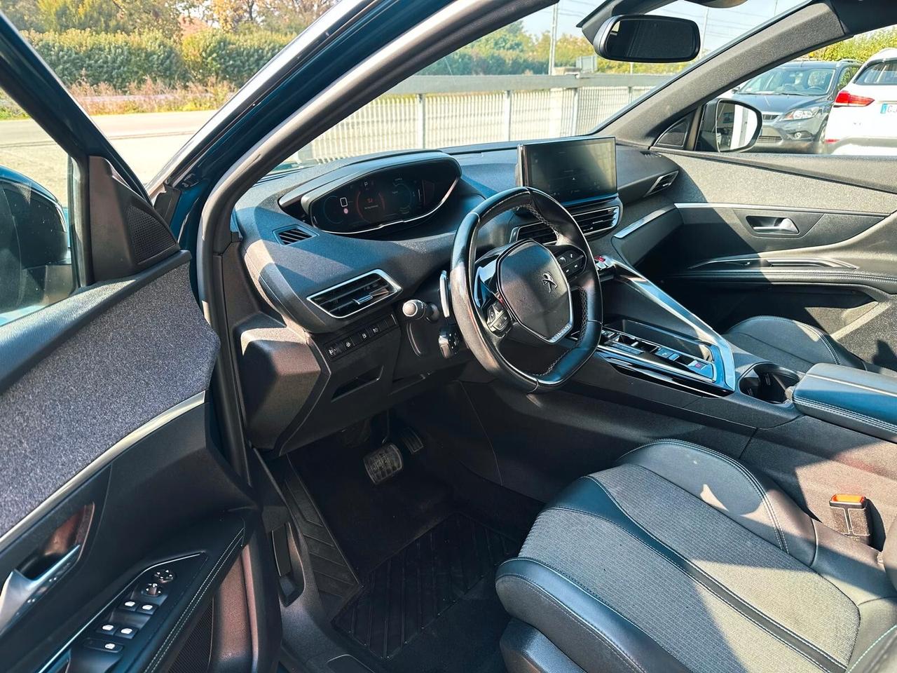 Peugeot 3008 Hybrid4 300 e-EAT8 GT