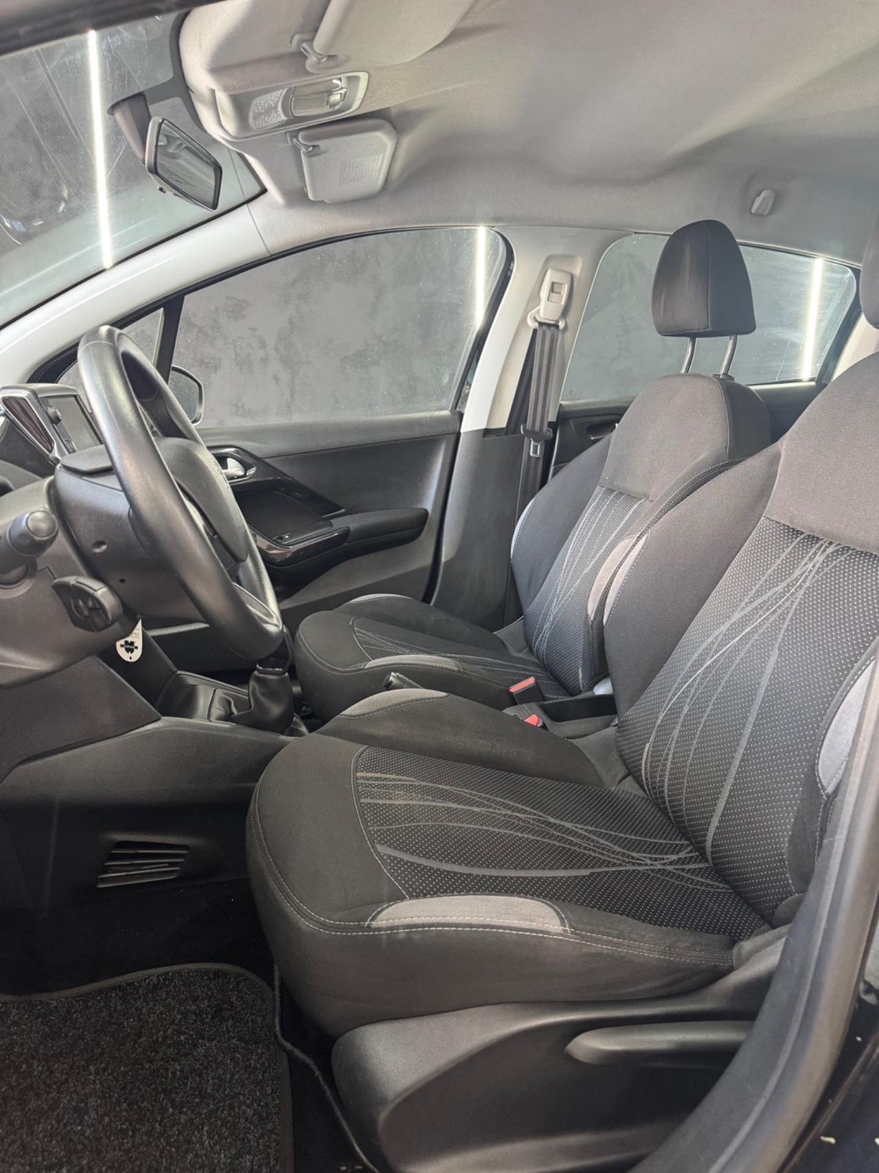 Peugeot 208 1.4 HDi 68 CV 5 porte Allure