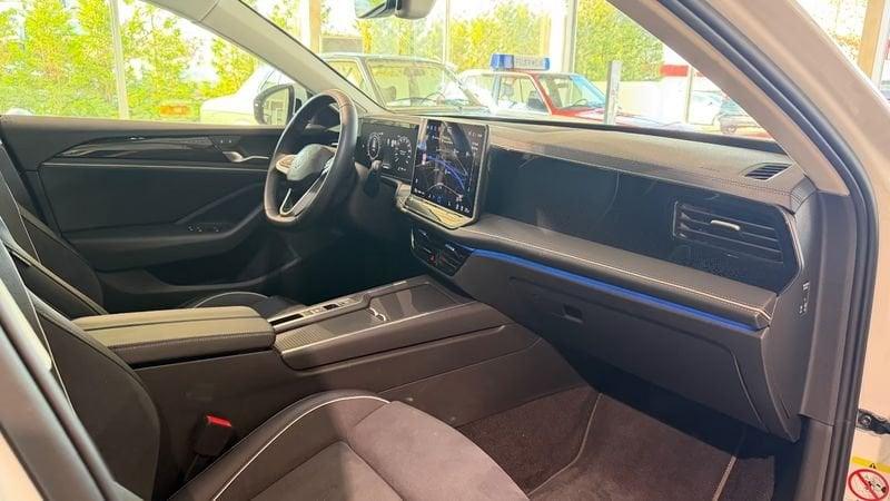 Volkswagen Passat Variant 2.0 TDI SCR EVO 110kW Business DSG Camera 360° LED 17"