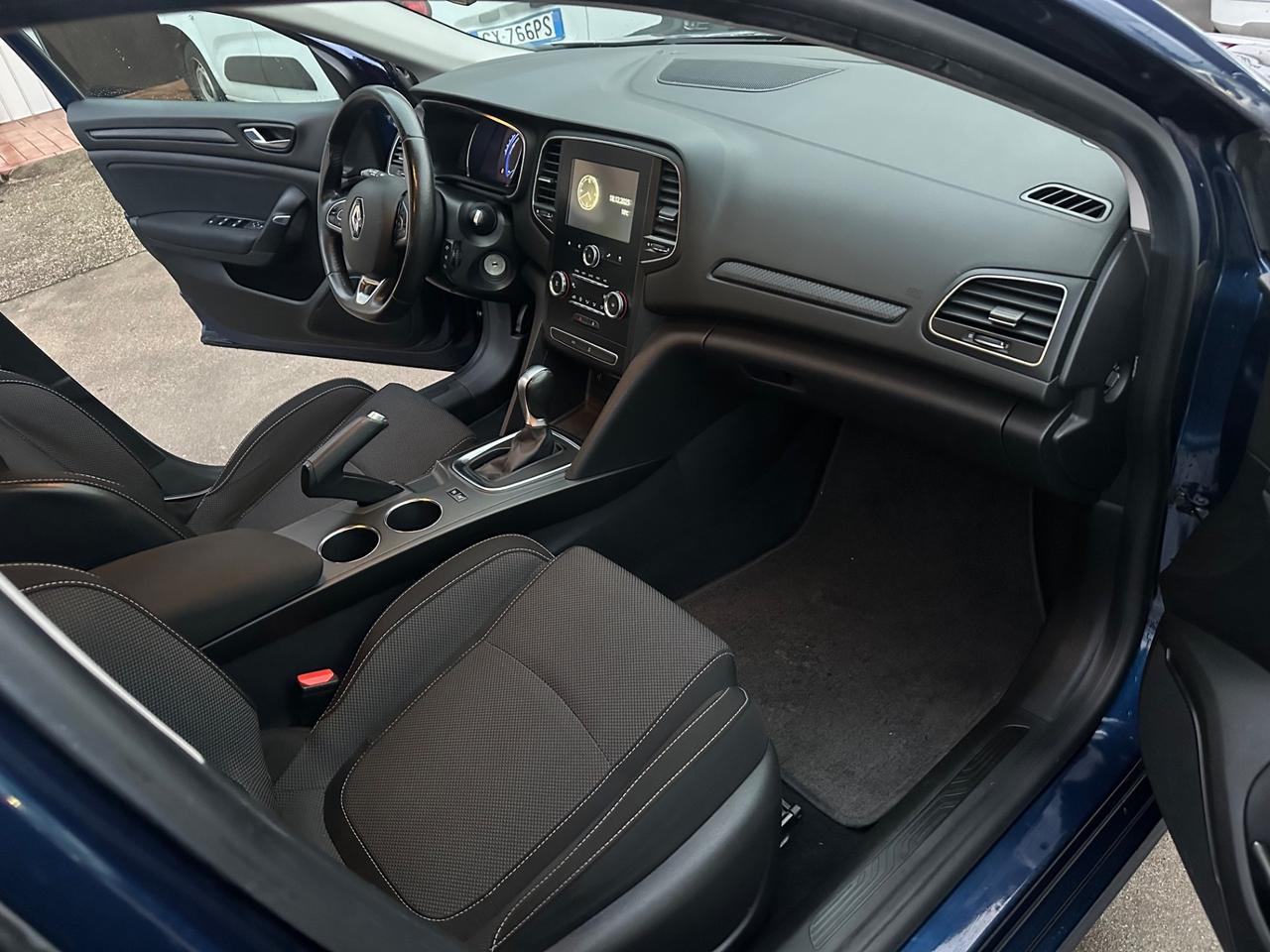 Renault Megane Mégane Sporter Blue dCi 115 CV EDC Business N1-autocarro