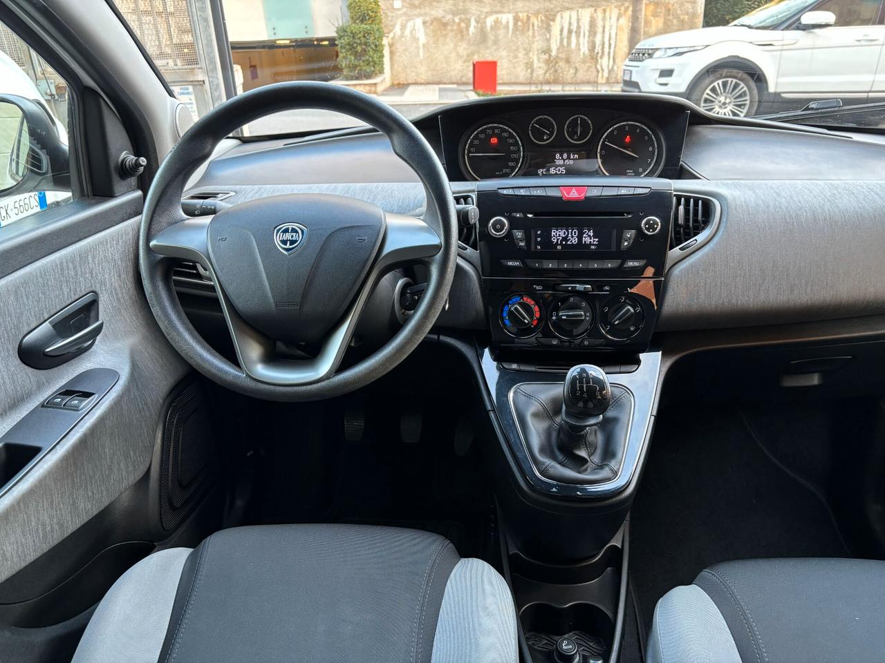 Lancia Ypsilon 1.2 69 CV 5 porte Silver POSTI
