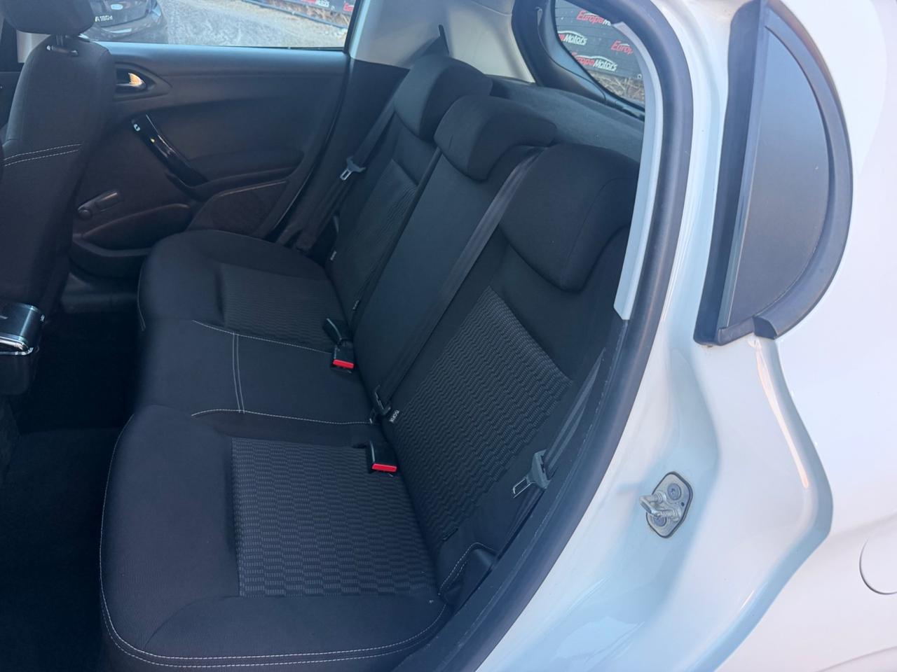 Peugeot 208 PureTech 82 5p. GPL Allure