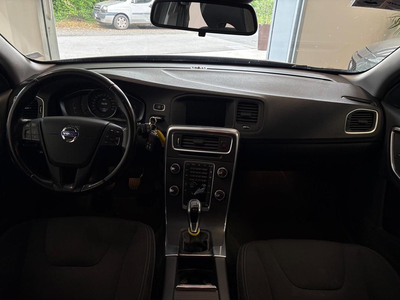Volvo V60 D5 Geartronic Momentum