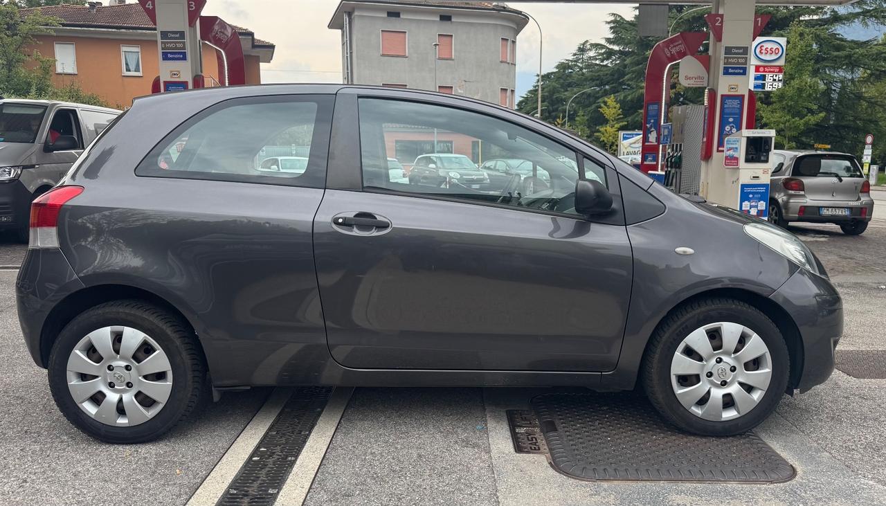 Toyota Yaris 1.0 3 porte Sol