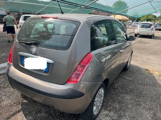 Lancia Ypsilon 1.4 16V Argento