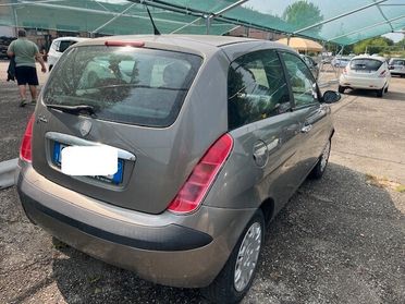 Lancia Ypsilon 1.4 16V Argento