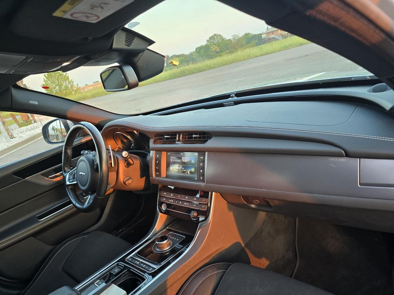 Jaguar XF 2.0 D 240 CV AWD aut. R-Sport