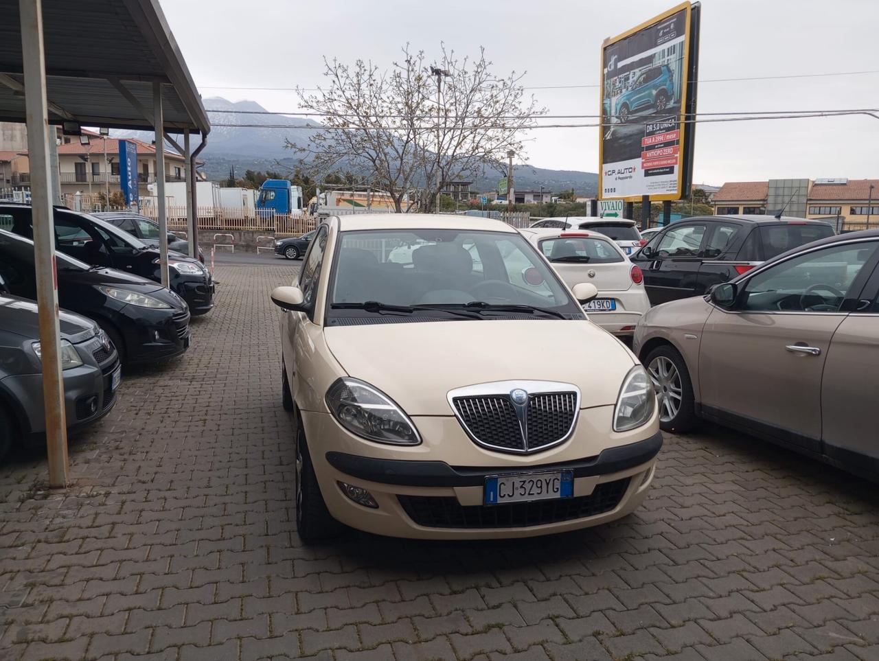 Lancia Y 1.2i cat LS