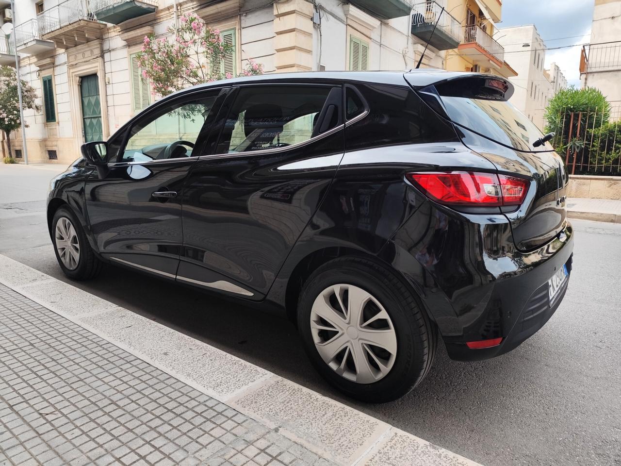Renault Clio 1.5 dCi 75CV DIESEL UNIPRO NAVI