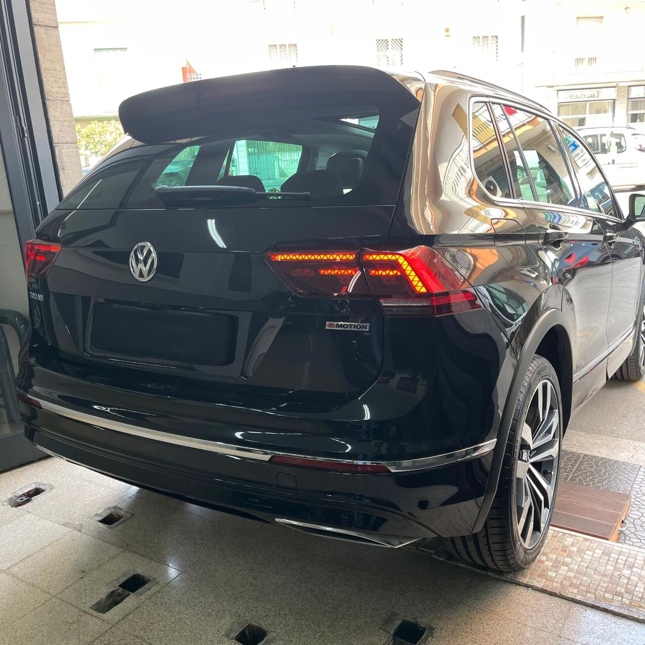 Volkswagen Tiguan 2.0 Bi-TDI 240cv DSG 4motion R-Line