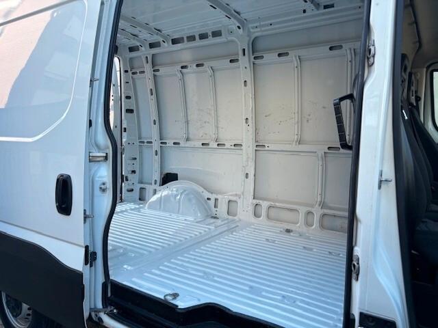 IVECO DAILY 35 S12 L2 H2 (SOLO 37.000 km)