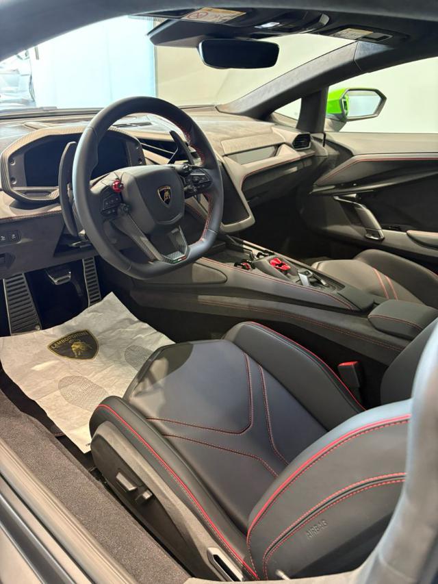 LAMBORGHINI Revuelto 6.5 V12 UFFICIALE ITALIA-SOLI 250KM