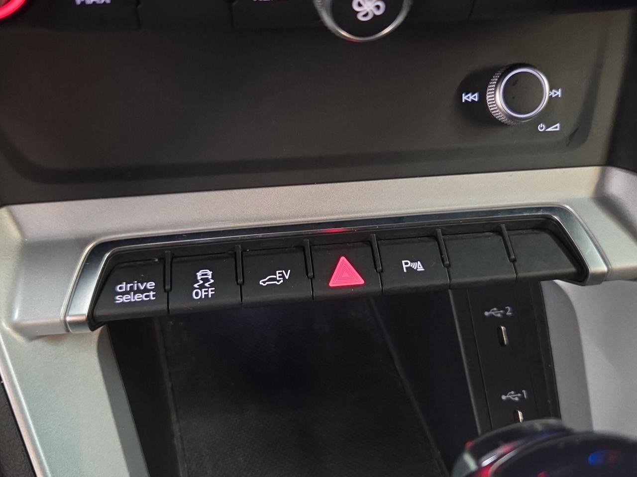 Audi Q3 45 TFSI e S tronic Business