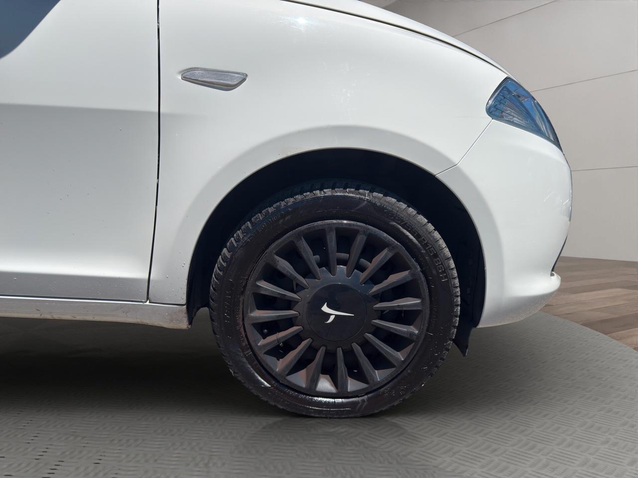 Lancia Ypsilon 1.2 69 CV 5 porte GPL Ecochic Silver