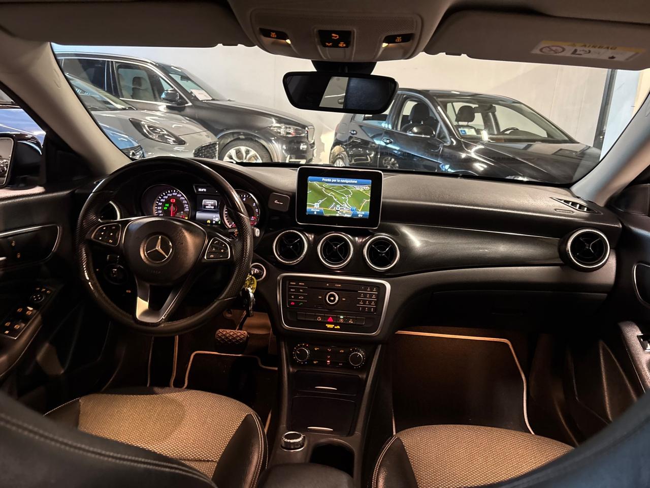 Mercedes-benz CLA 200d PREMIUM DARK