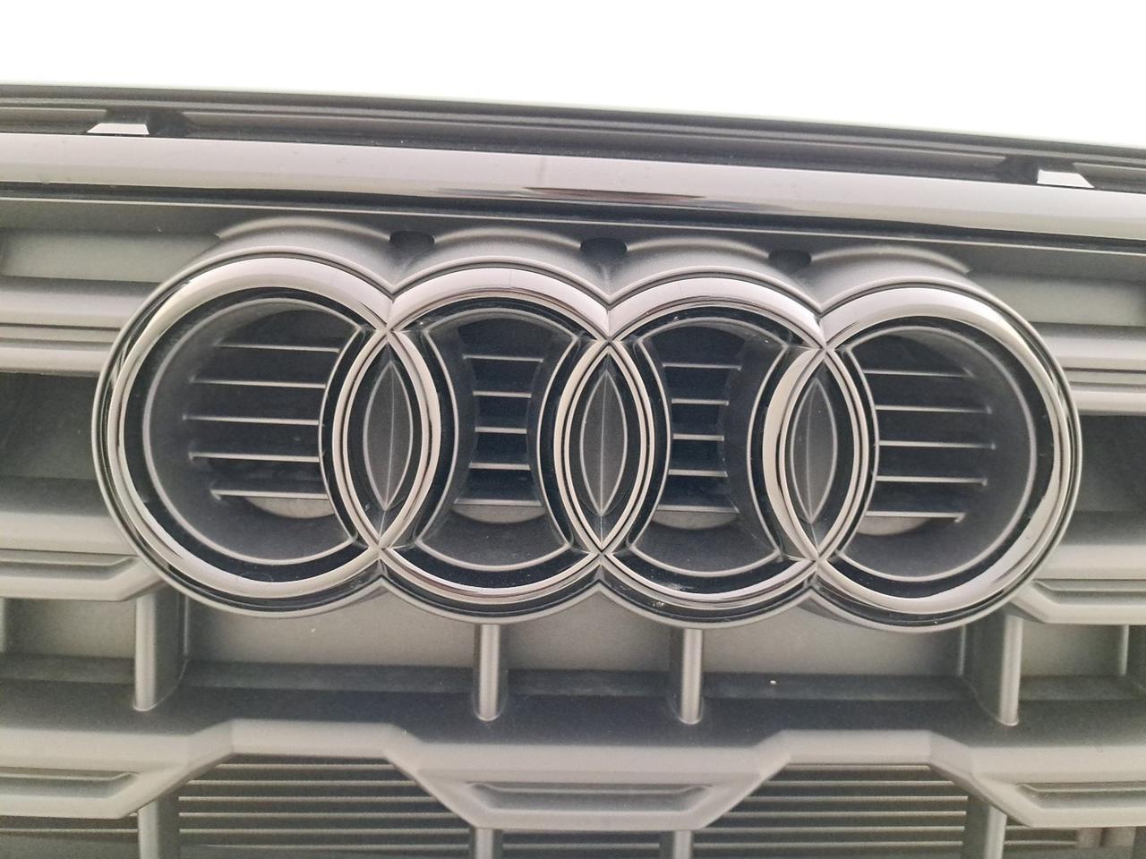Audi Q2 30 2.0 tdi identity black