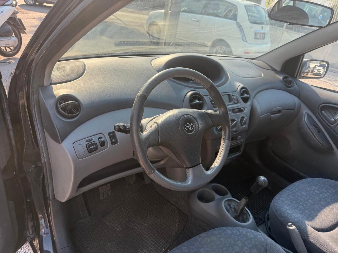 Toyota Yaris 1.3i 16V cat 5 porte Luna