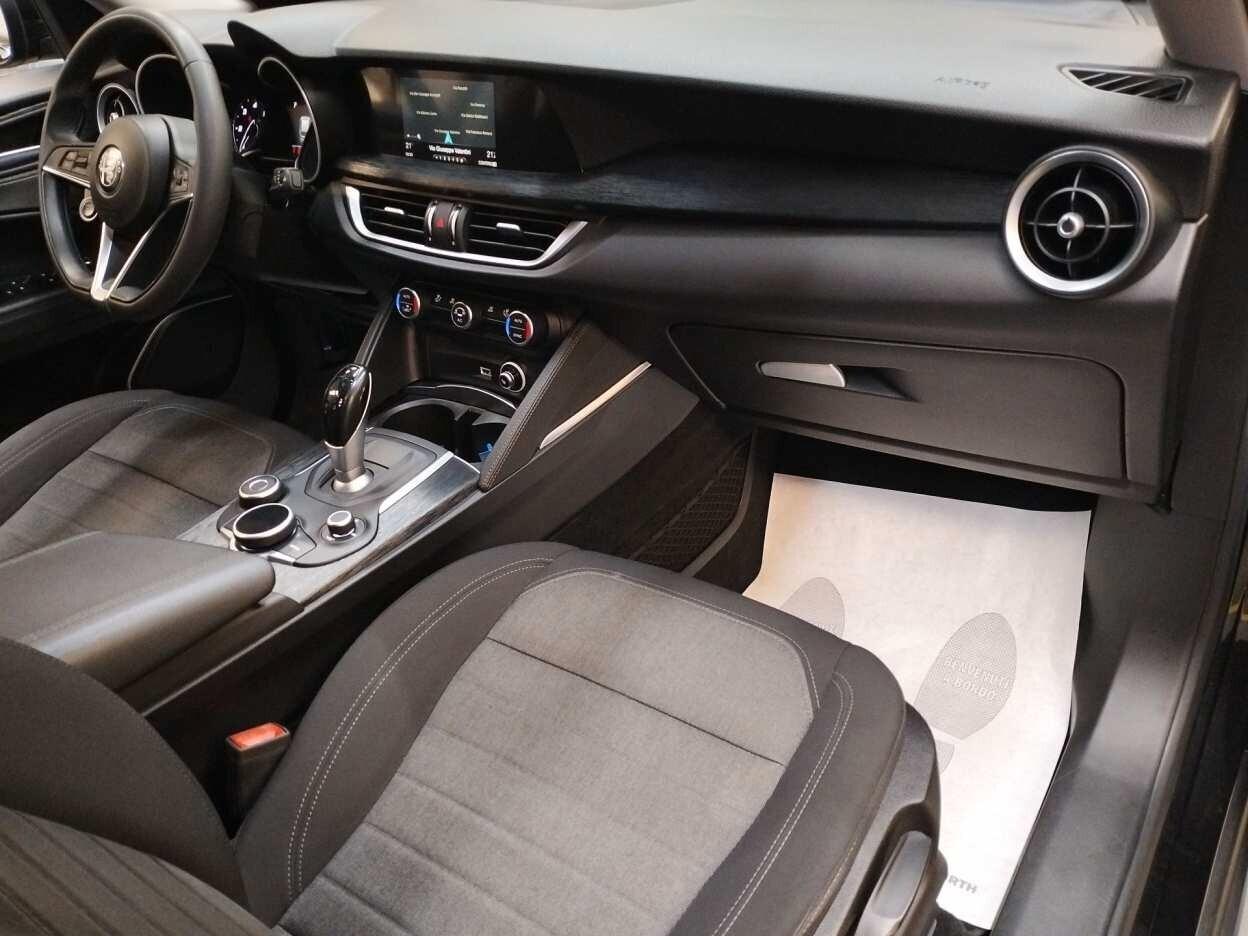 Alfa Romeo Stelvio 2017 2.2 t Business Q4 190cv auto my19