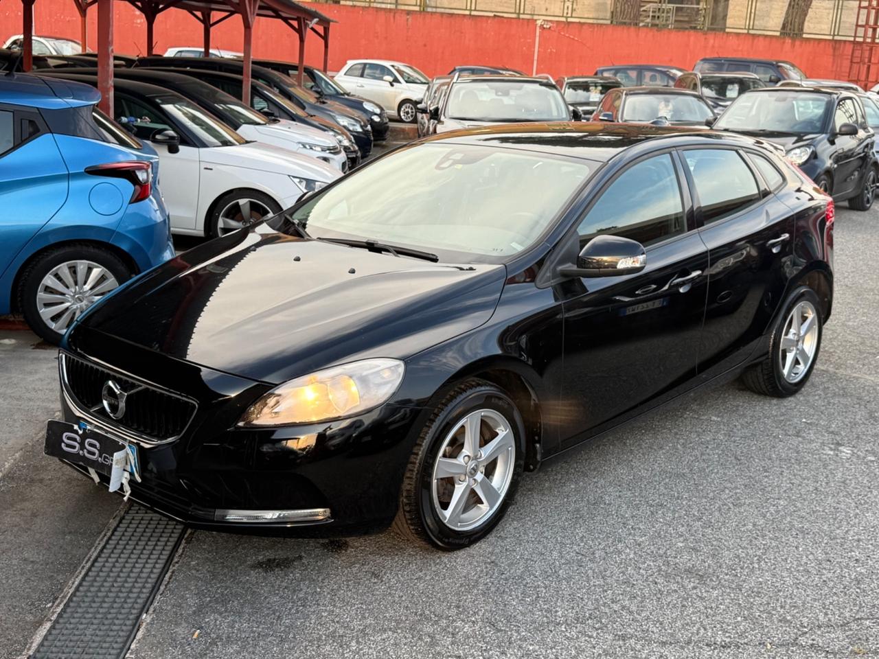 V40 D4 Momentum-unipro-rate-E6