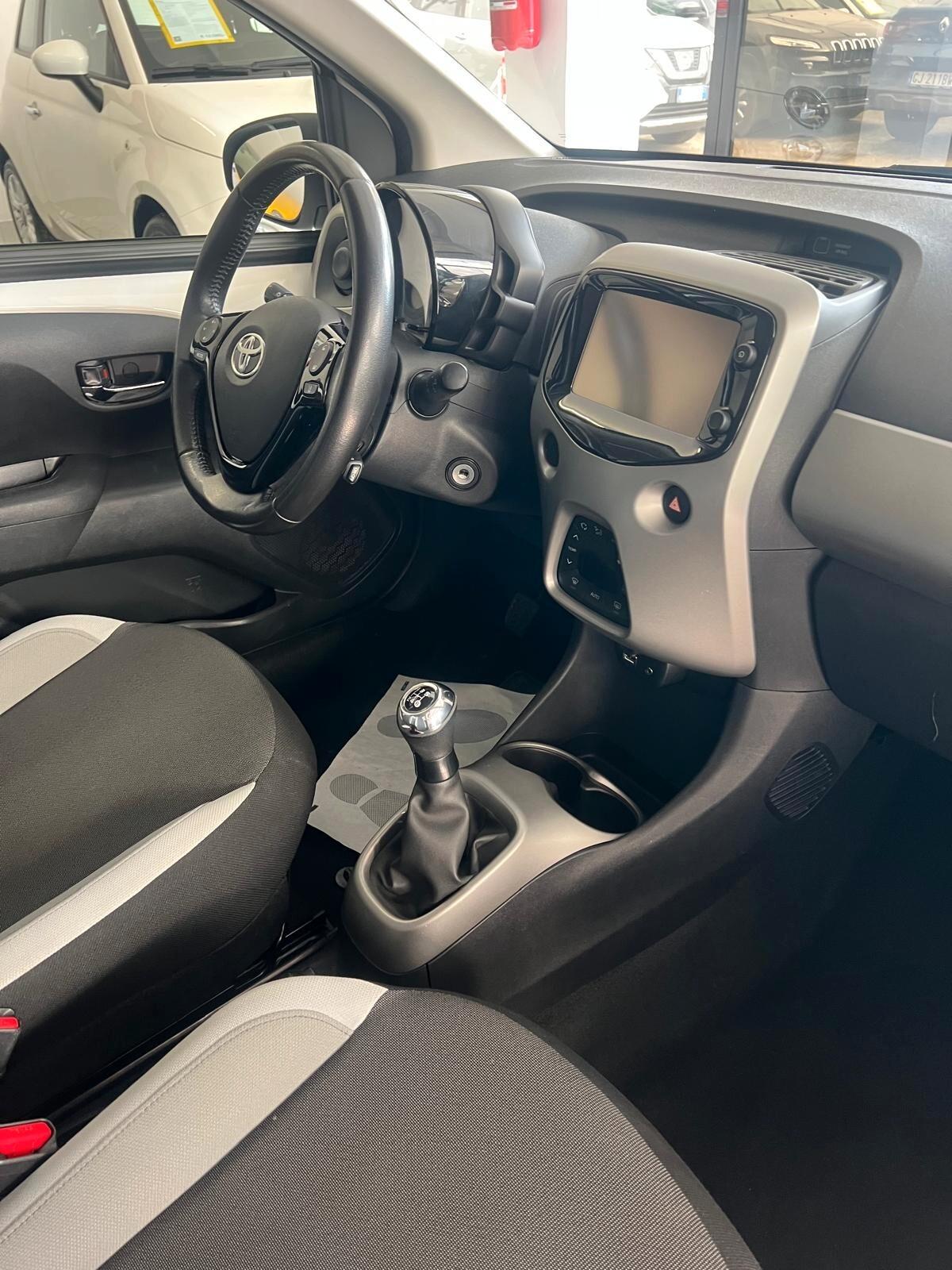 Toyota Aygo 1.0 VVT-i 69 CV 5 porte x-cool TSS