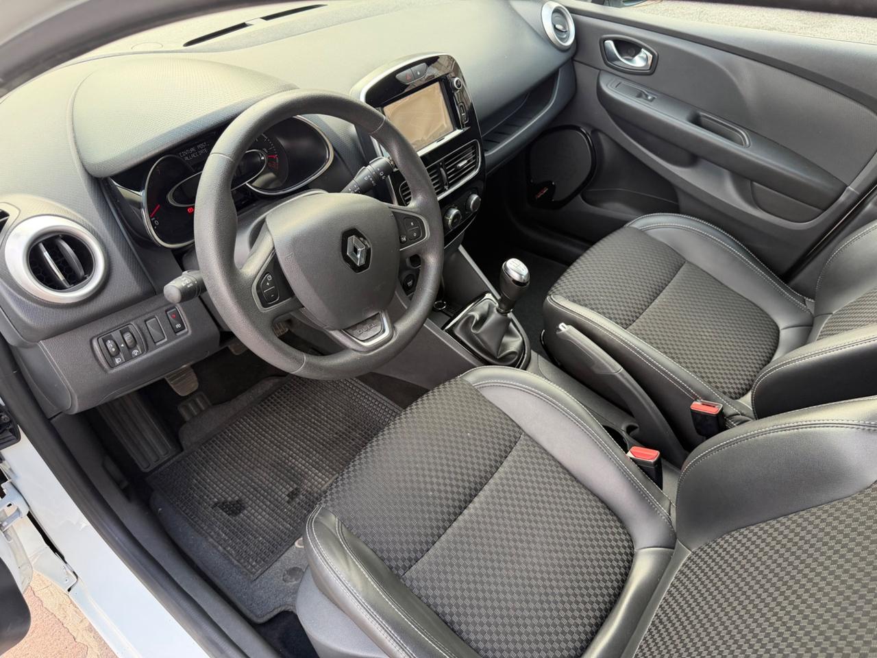 Renault Clio TCe 12V 75 CV 5 porte Moschino Life