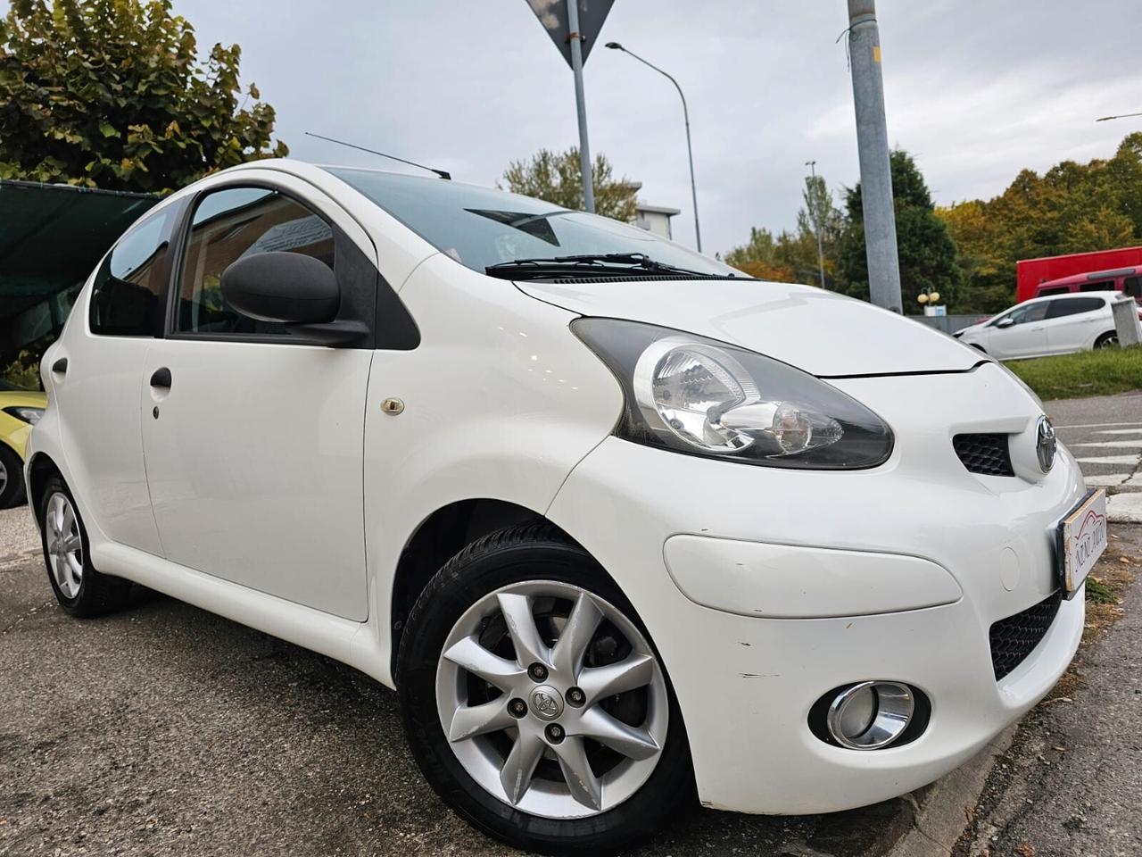 Toyota Aygo 1.0 68cv Now Connect*Clima*Navi*Cerchi*Neopatentati
