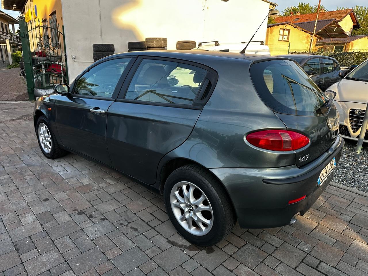 Alfa Romeo 147 1.6i 16V Twin Spark cat 5p. Distinctive
