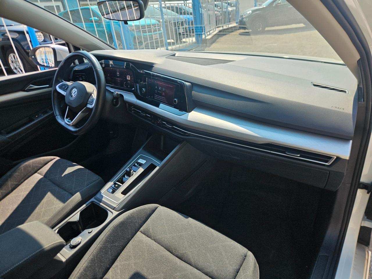 Volkswagen Golf 8 1.0 eTSI 110cv EVO DSG Life
