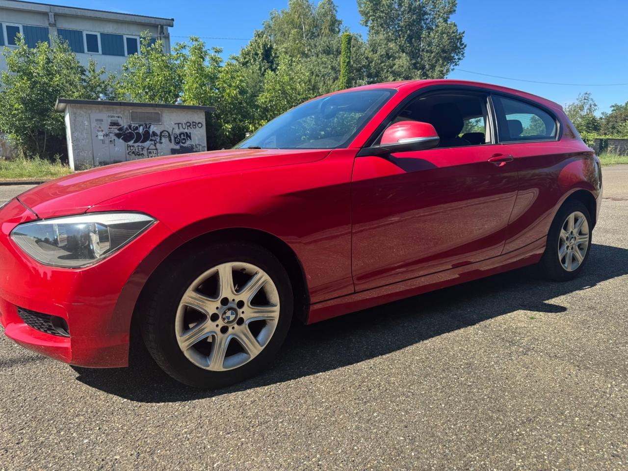 Bmw 114 114i 3p. Unique