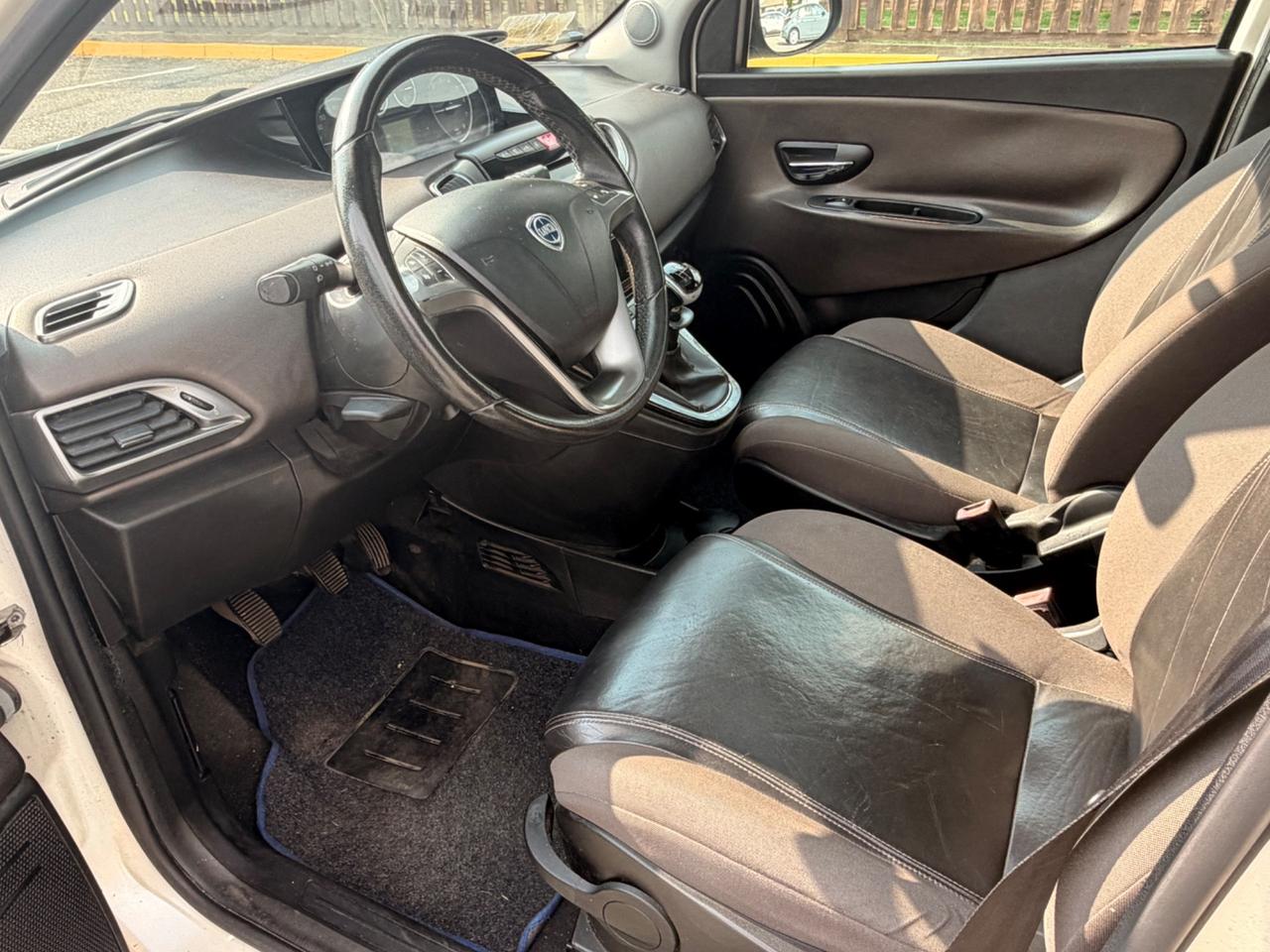Lancia Ypsilon 1.2 69 CV 5 porte S&S Platinum