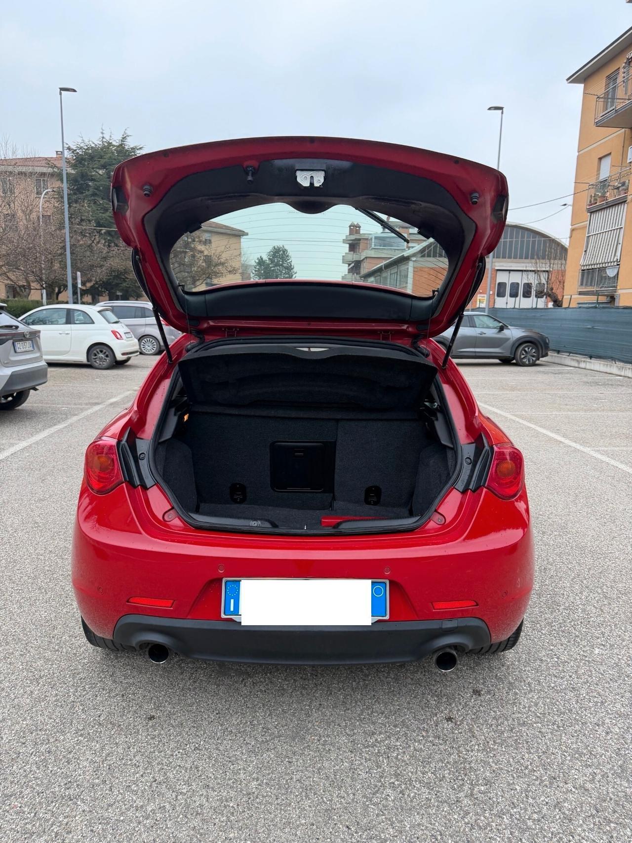 Alfa Romeo Giulietta 2.0 JTDM - PELLE - 12 MESI DI GARANZIA -