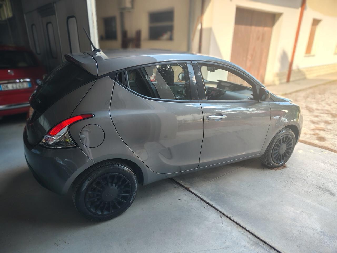Lancia Ypsilon Hybrid AL PREZZO DEL BENZINA!!!