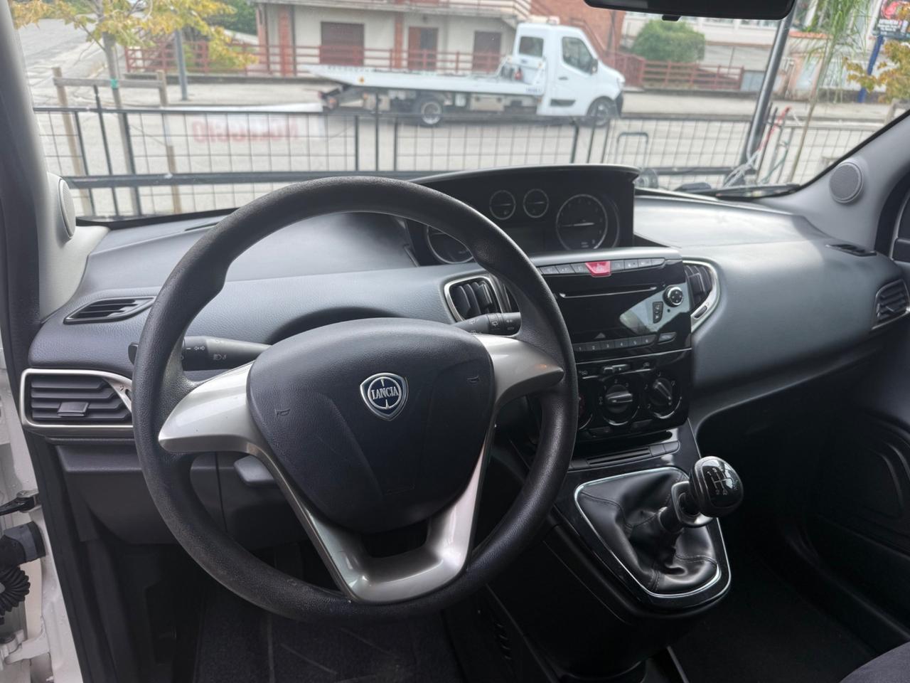 Lancia Ypsilon 0.9 TwinAir 85 CV 5 porte Metano Ecochic Elle