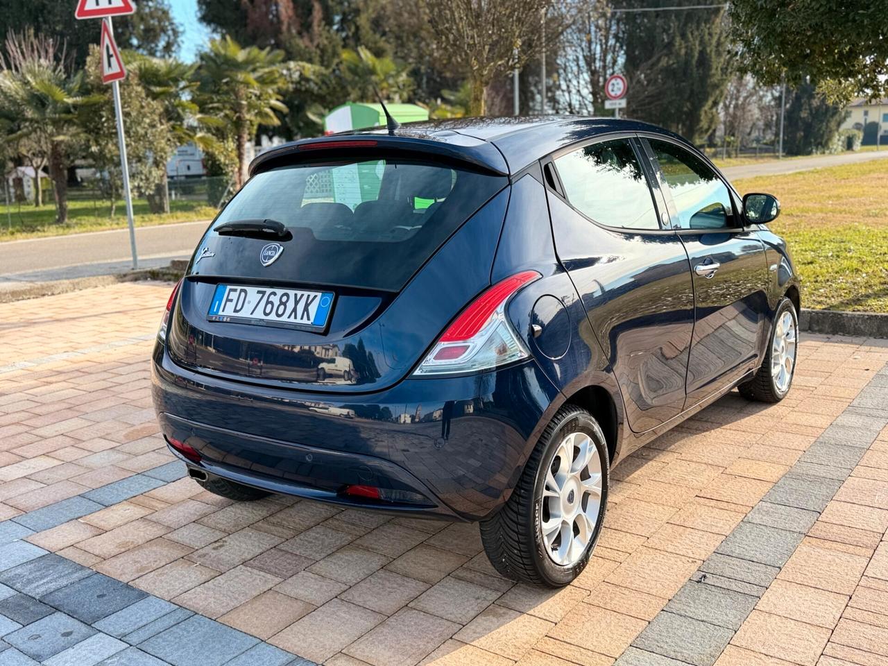 Lancia Ypsilon 1.2 69 CV 5 porte GPL Ecochic Platinum