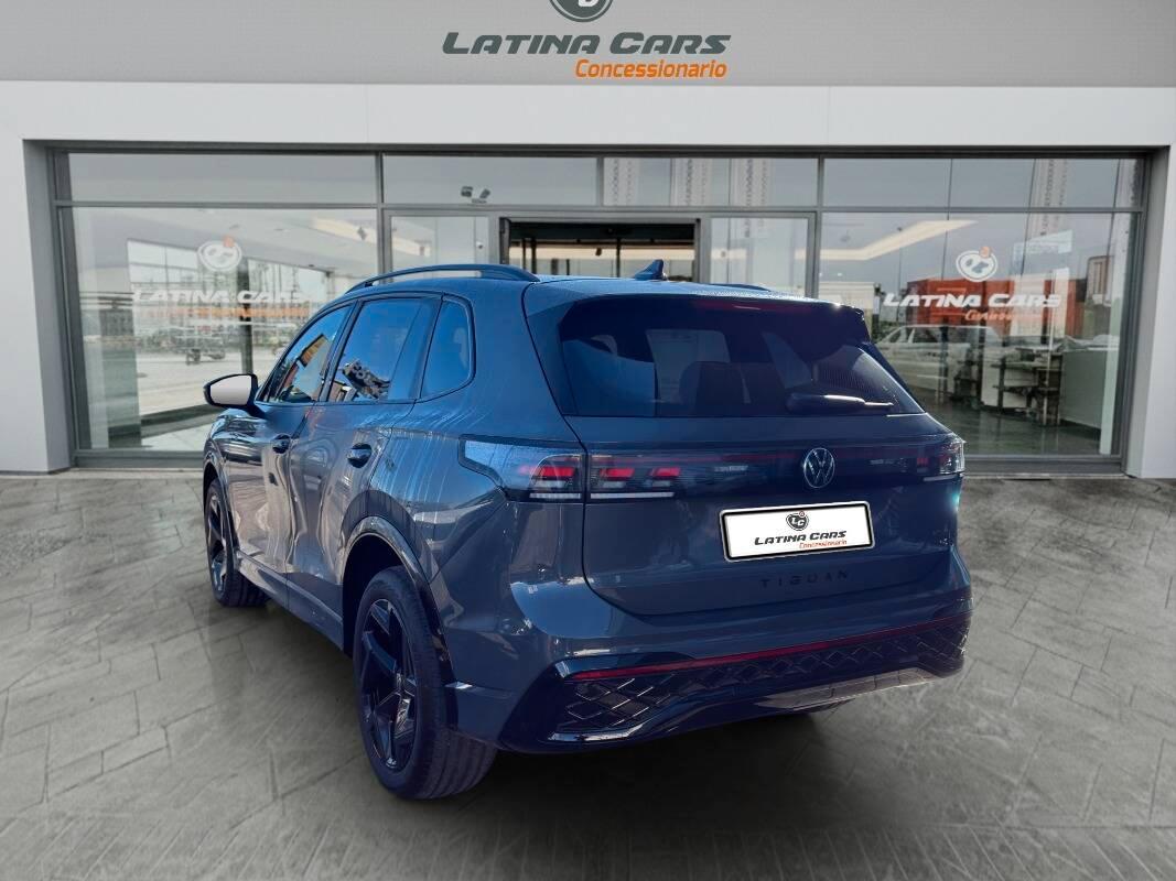 Volkswagen Tiguan 2.0 tdi R-Line 150cv dsg Con NAVIGATORE