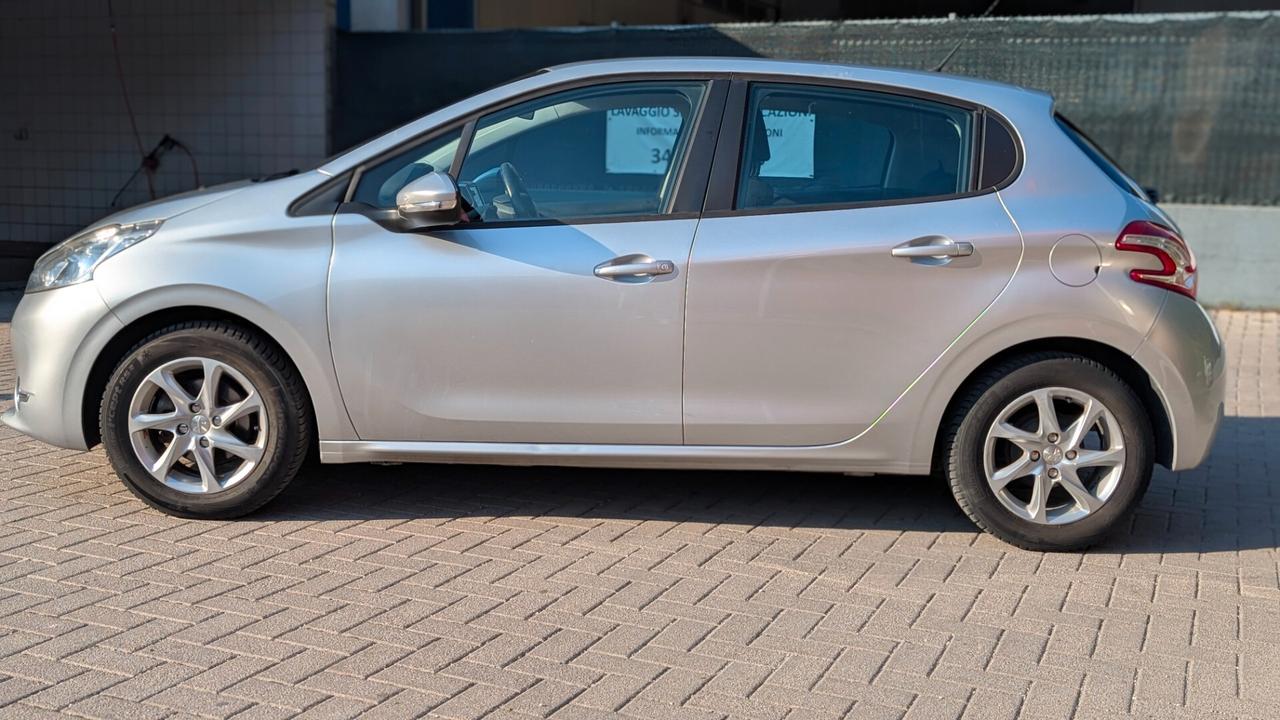 Peugeot 208 1.4 HDi 68 CV 5 porte Allure