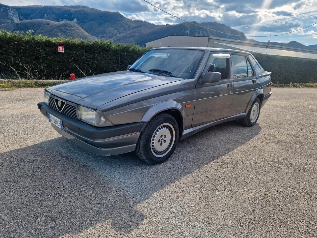 Alfa Romeo 75 2.0i Twin Spark 17.000 km ORIGINALI