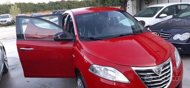 Lancia Ypsilon 0.9 TwinAir 85 CV 5 porte Metano Ecochic Elefantino
