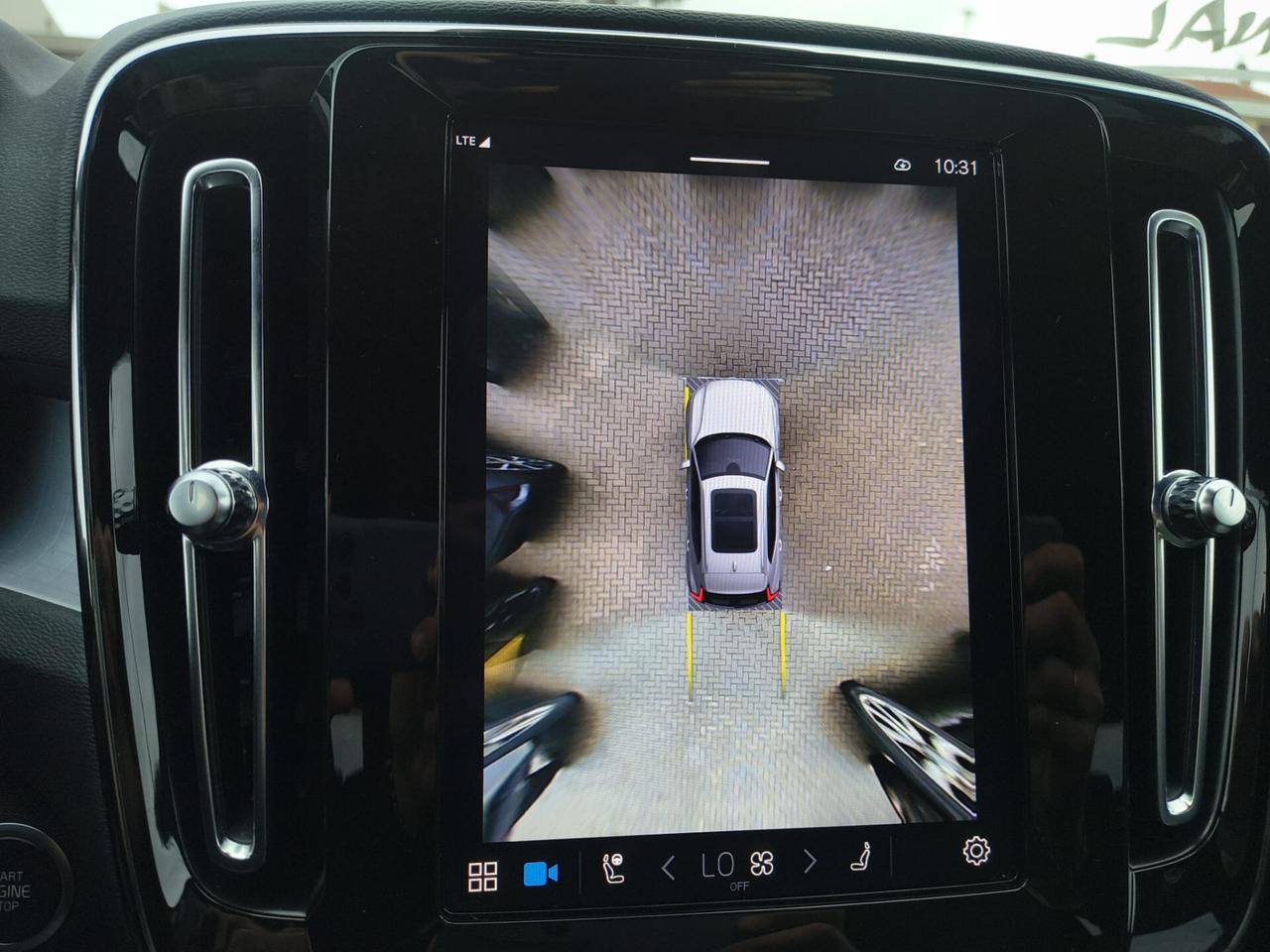 Volvo XC40 2.0 AWD automatico Plus Dark *PREZZO REALE*