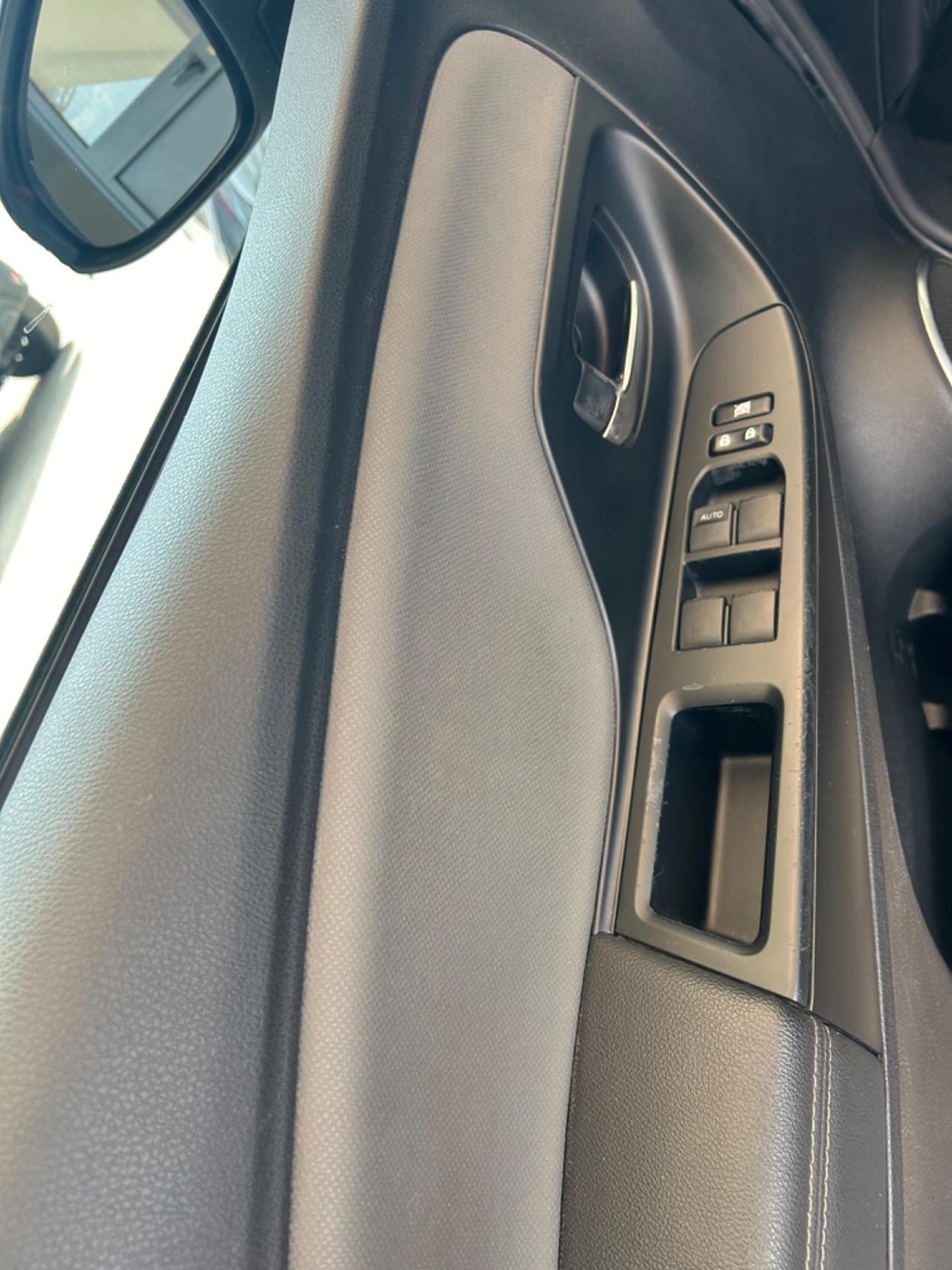 Toyota Yaris 1.5 Hybrid 5 porte by Glamour
