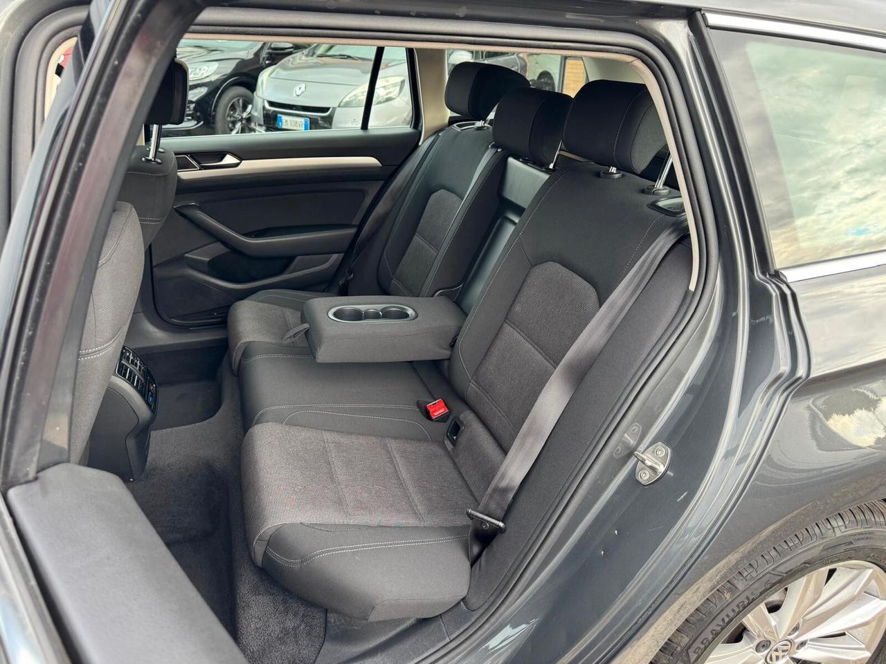 Volkswagen Passat VARIANT 1.6 TDI SCR DSG COMFORTLINE BMT 2017