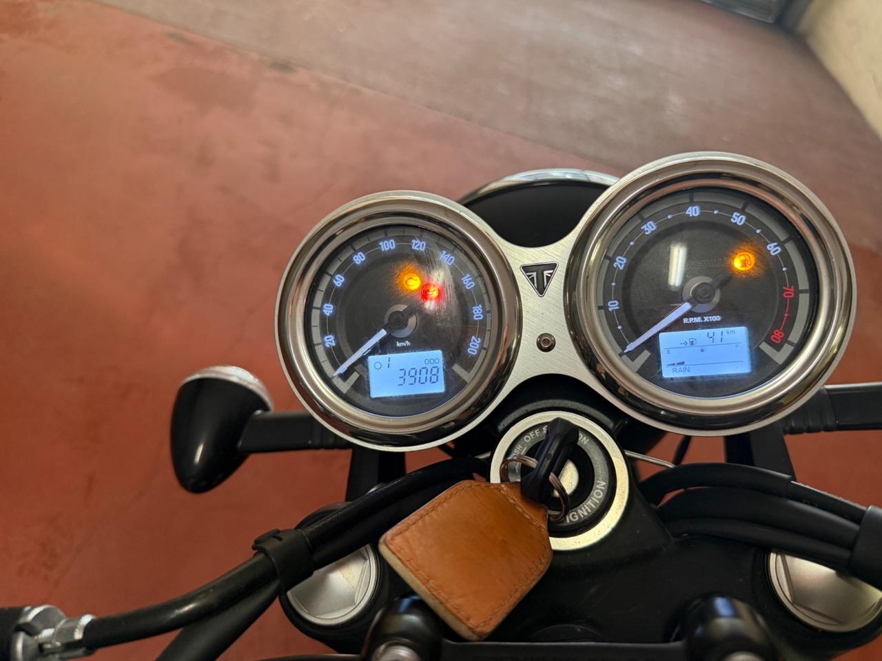 Triumph Bonneville T120 Black