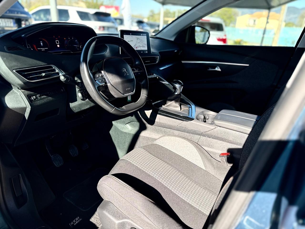 PEUGEOT 5008DIESEL 7 POSTI*TETTO*CERCHI18*NAVI*TAGLPEUGEOT