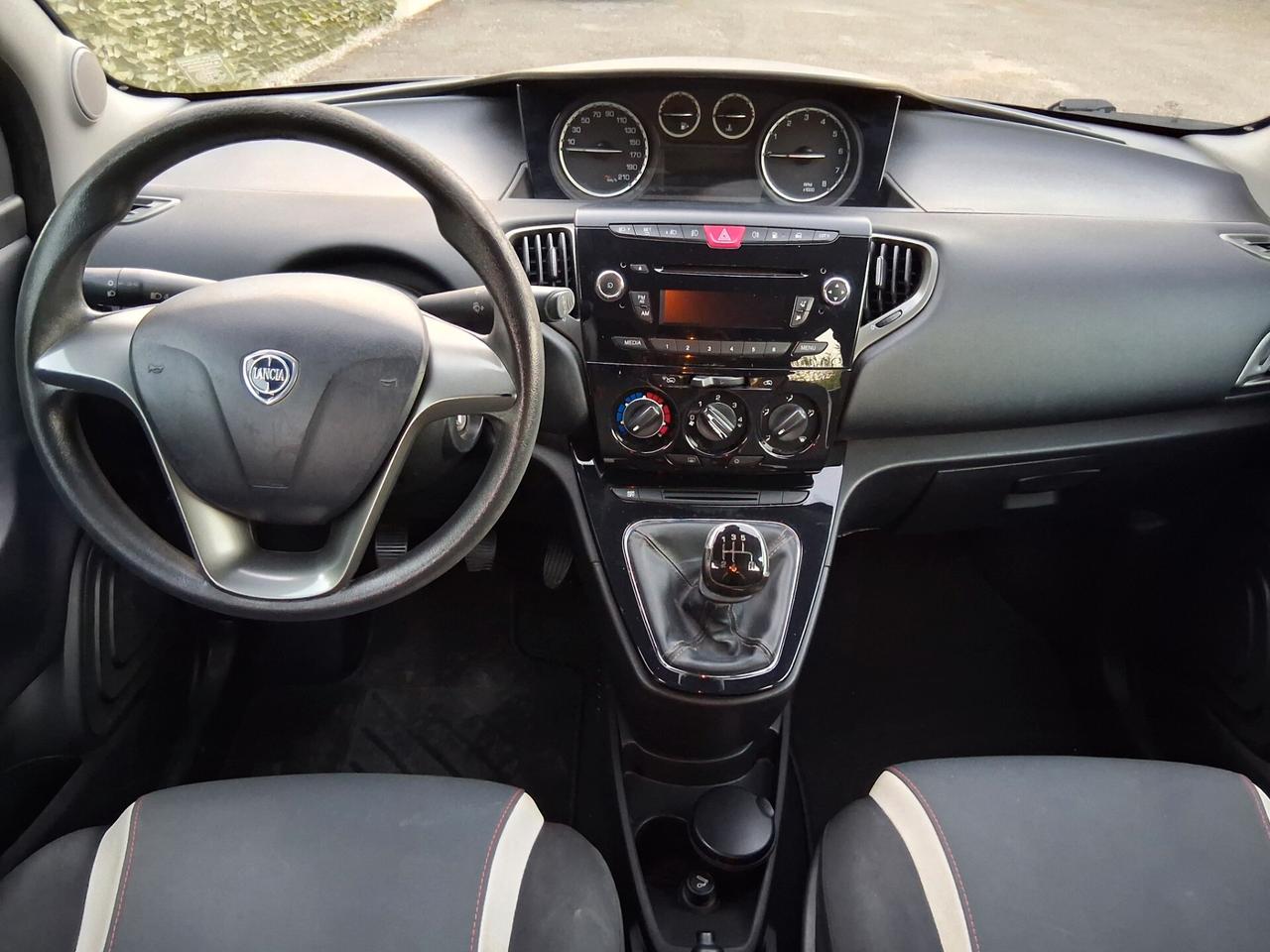 Lancia Ypsilon 0.9 TwinAir 85 CV 5 porte Metano Ecochic Gold