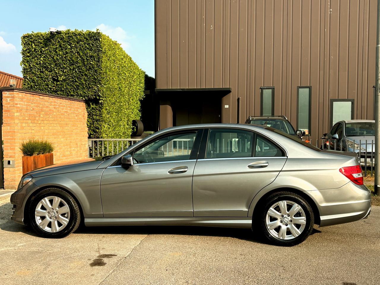 MERCEDES C200(benz)- 97000km- U.Propr-AMG-2012