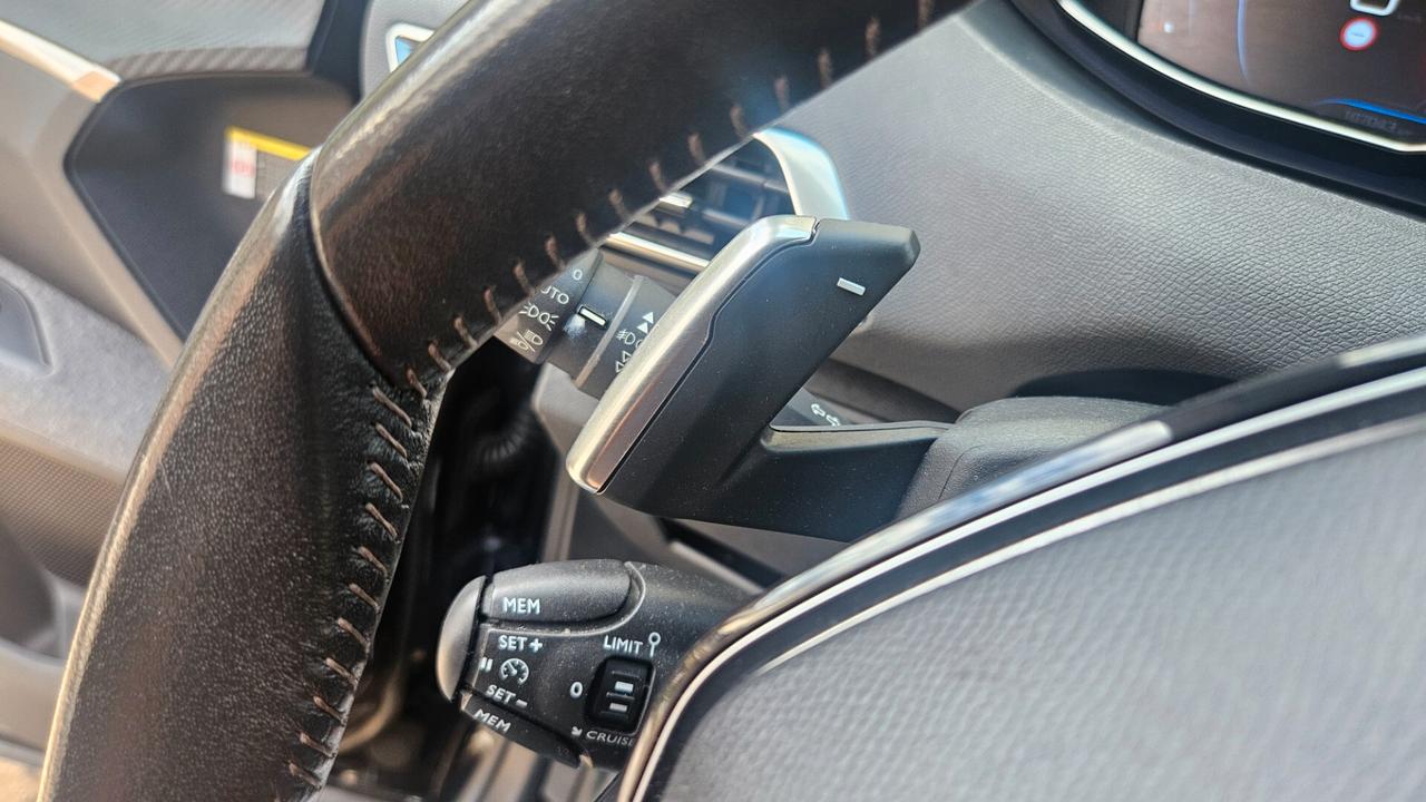 Peugeot 5008 1.5 bluehdi 131 CV C.AUTOMATICO-NAVY-CARPLAY-